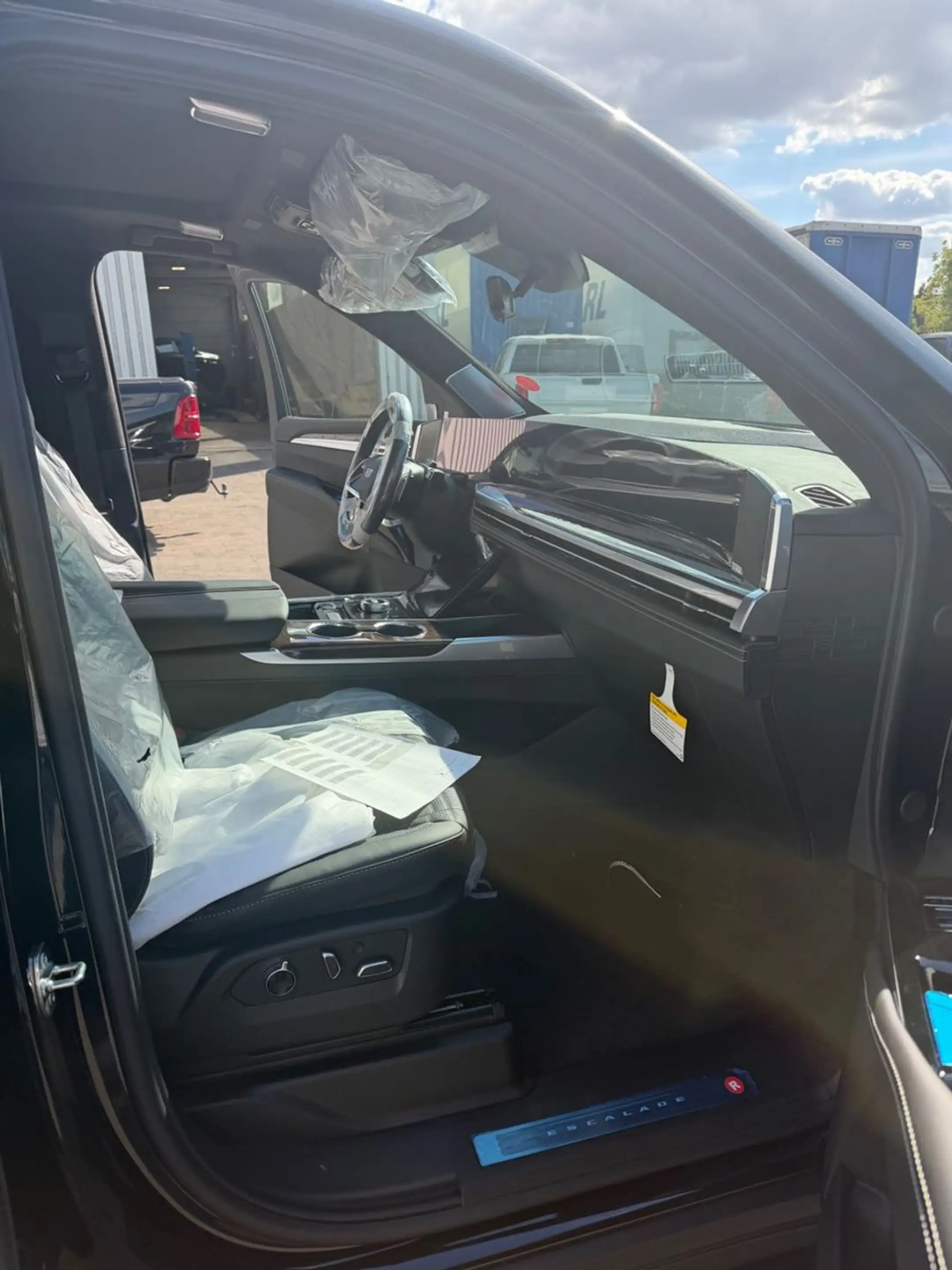 Cadillac Escalade 6.2 ESV 4WD Sport Platinum Prod.2026 — photo 3