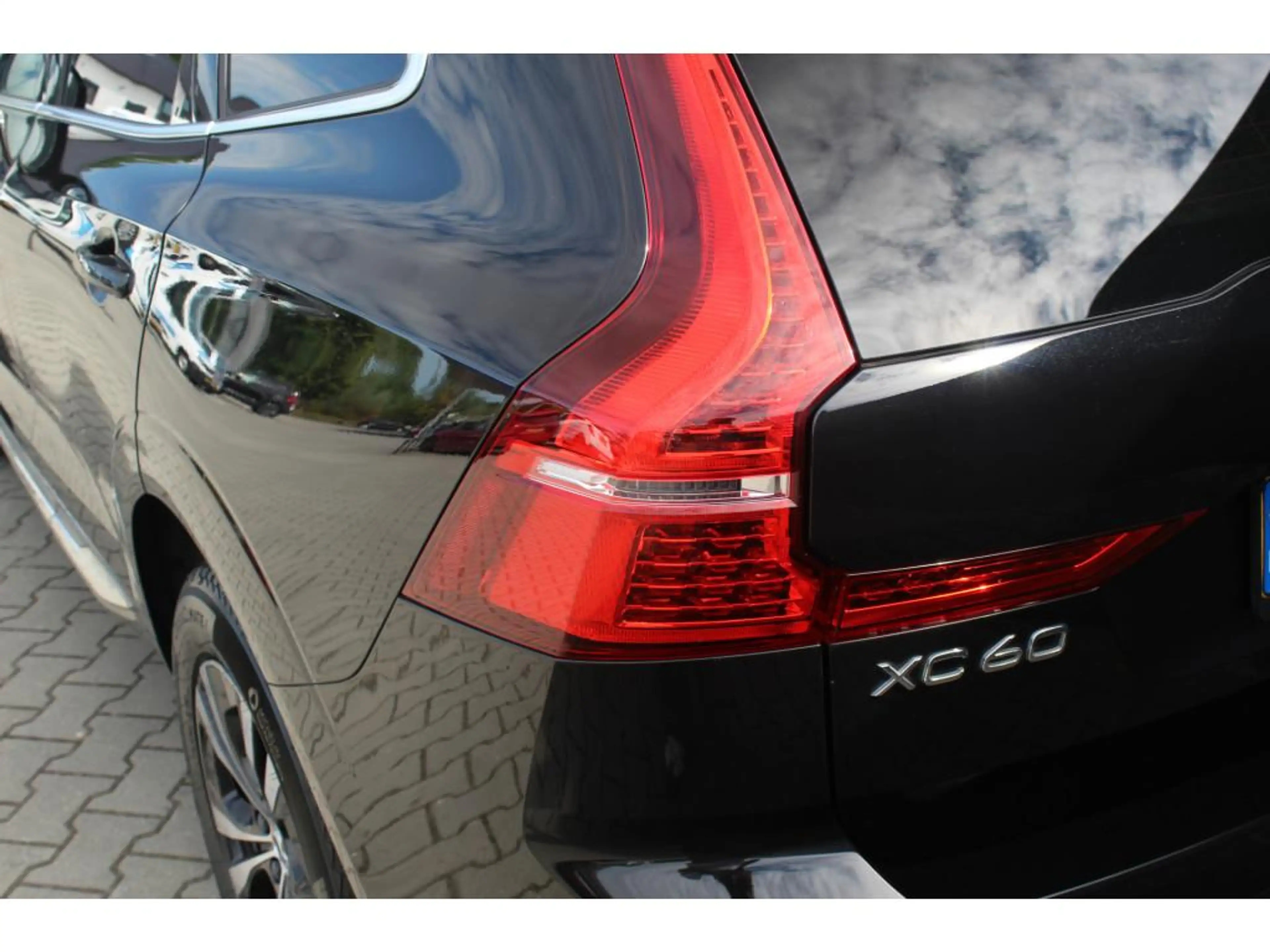 Volvo XC60 2.0 T6 Plug-in hybrid AWD Core Bright | Incl. 12 m — photo 8
