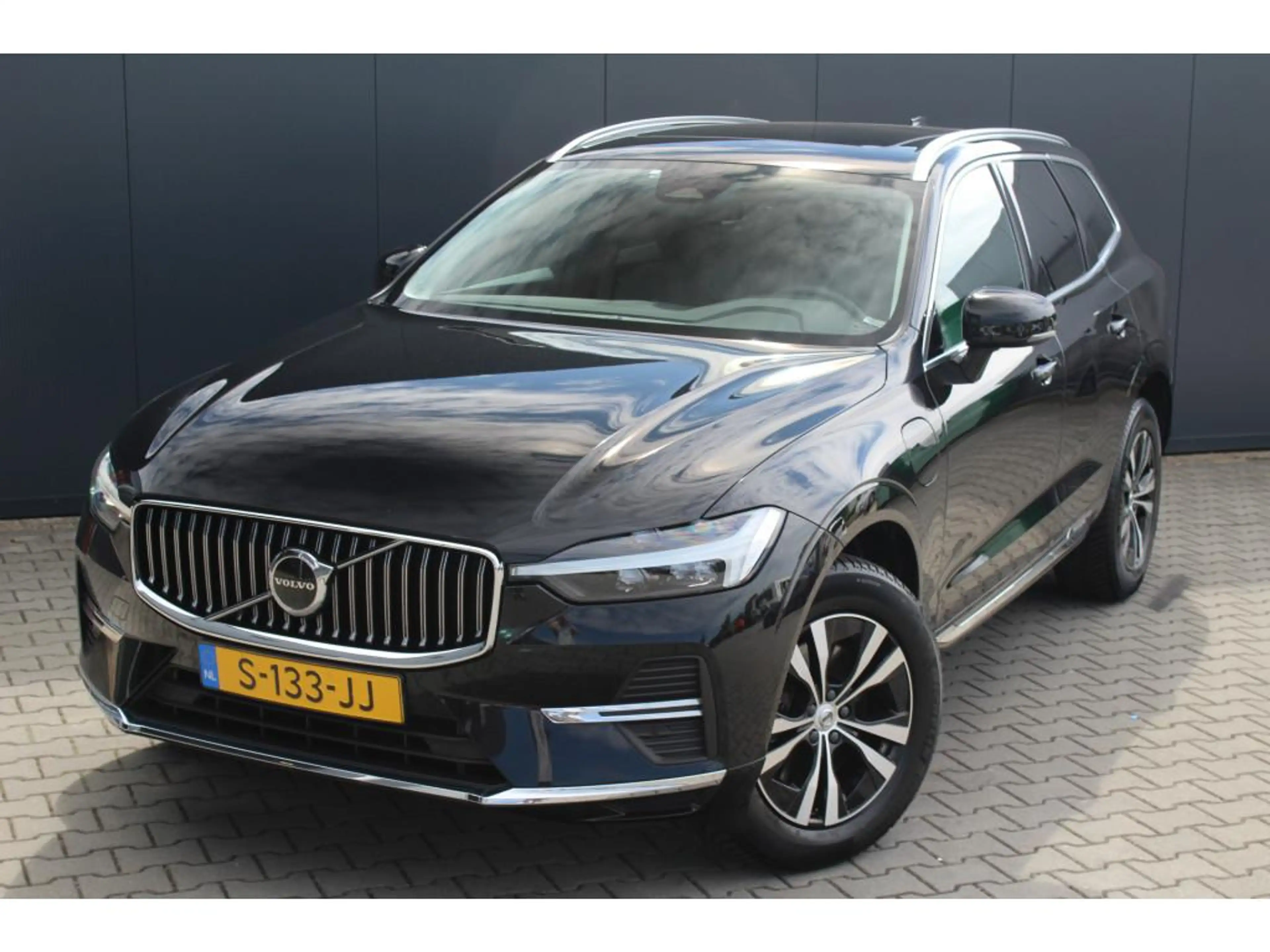 Volvo XC60 2.0 T6 Plug-in hybrid AWD Core Bright | Incl. 12 m — photo 4