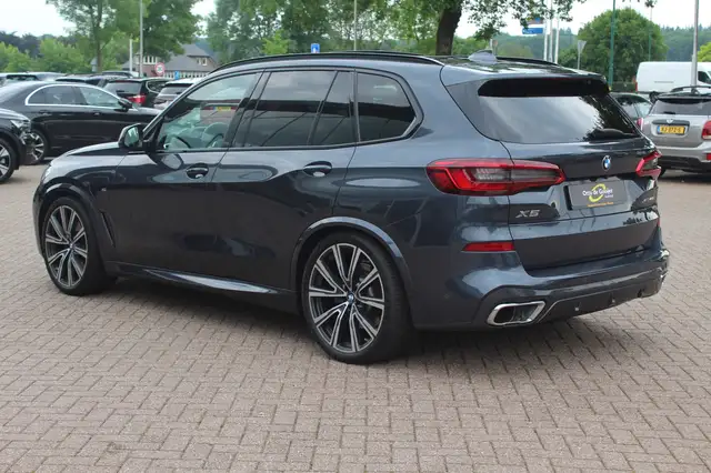 BMW X5 view 4