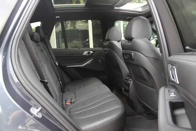 BMW X5 view 13
