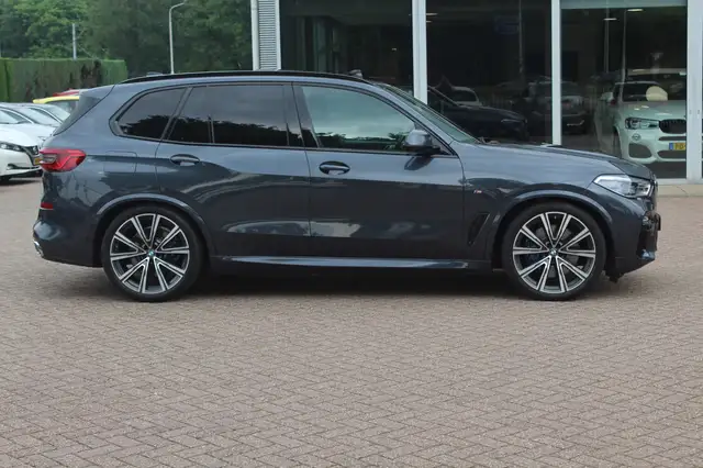 BMW X5 view 6