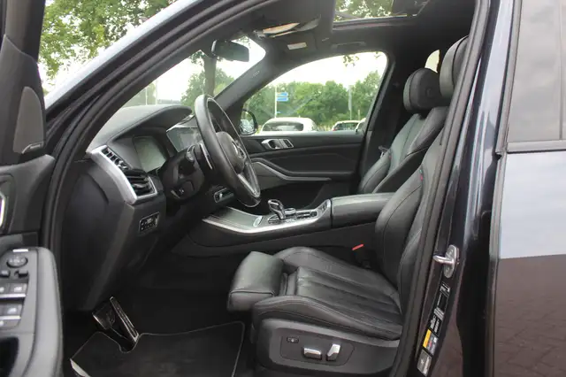BMW X5 view 11