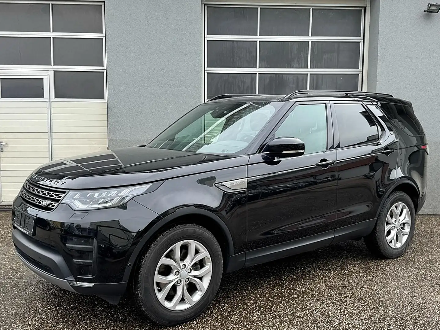 Land Rover Discovery 5 2,0 SD4 Landmark Edition AWD Aut. Schwarz - 1