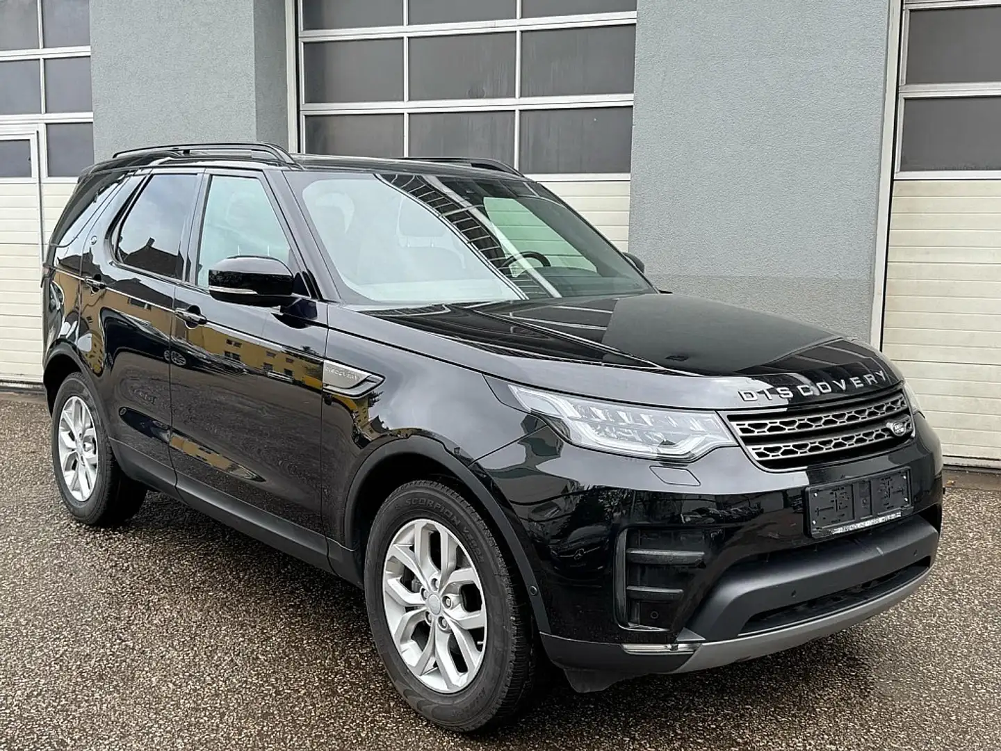Land Rover Discovery 5 2,0 SD4 Landmark Edition AWD Aut. Schwarz - 2