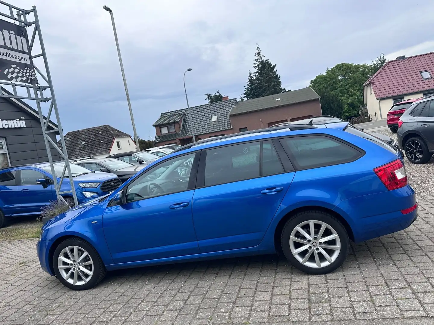 Skoda Octavia Combi Joy *NAVI*Bi-XENON* Bleu - 2