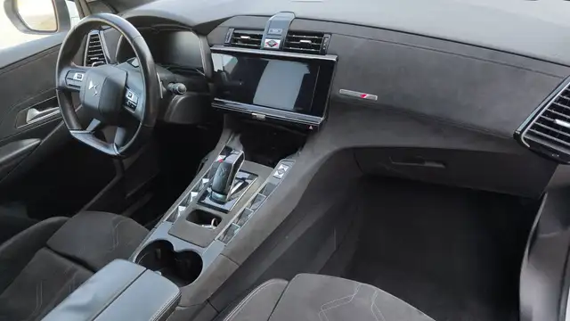 DS Automobiles DS 7 Crossback view 10