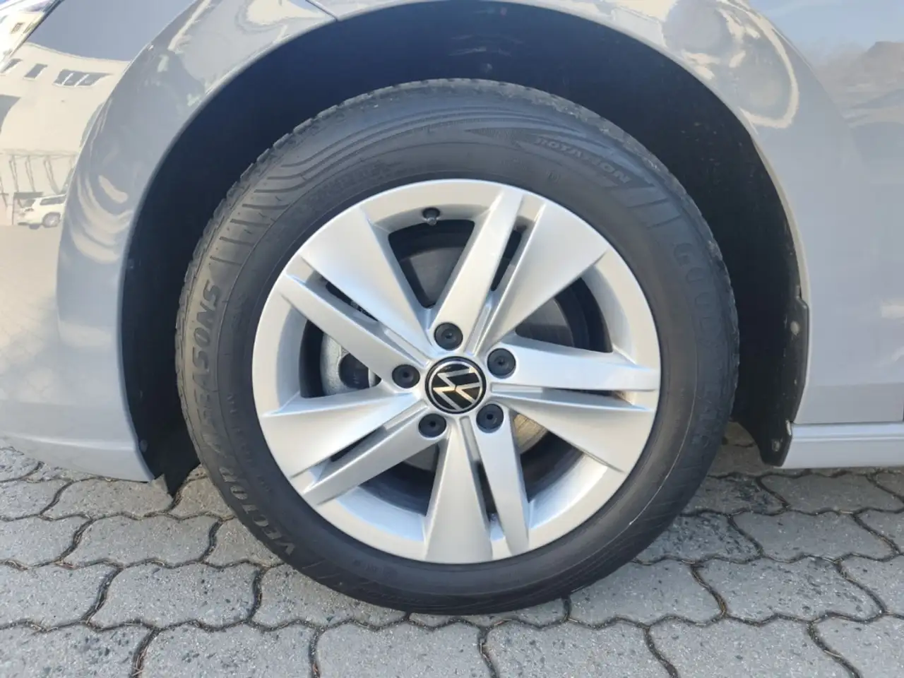 Volkswagen Golf VIII Life+Alufelgen+Navi+Klimaautomatik+Sitzheizg. 18