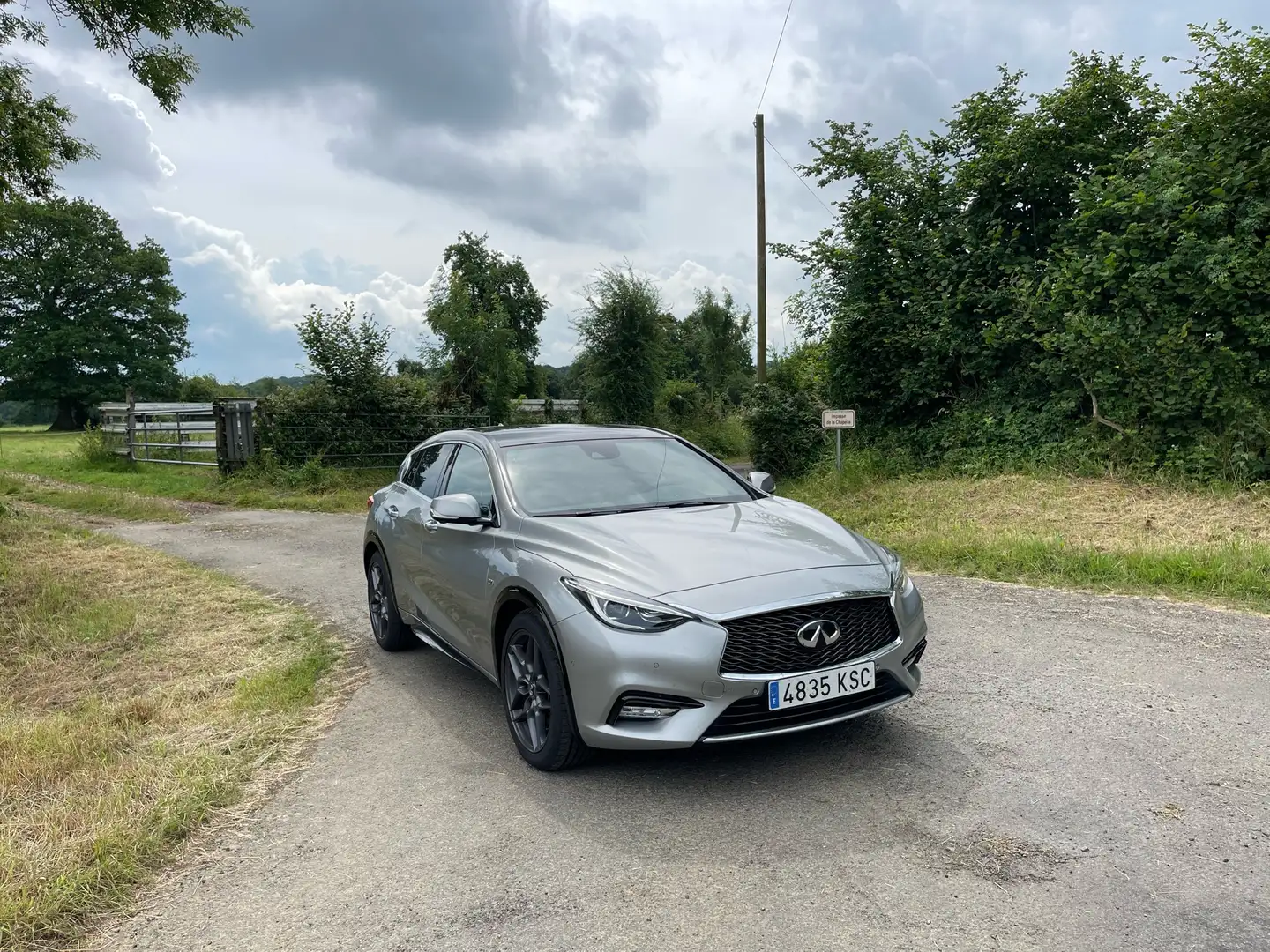 Infiniti Q30 2.2d Premium Tech 7DCT Grijs - 2