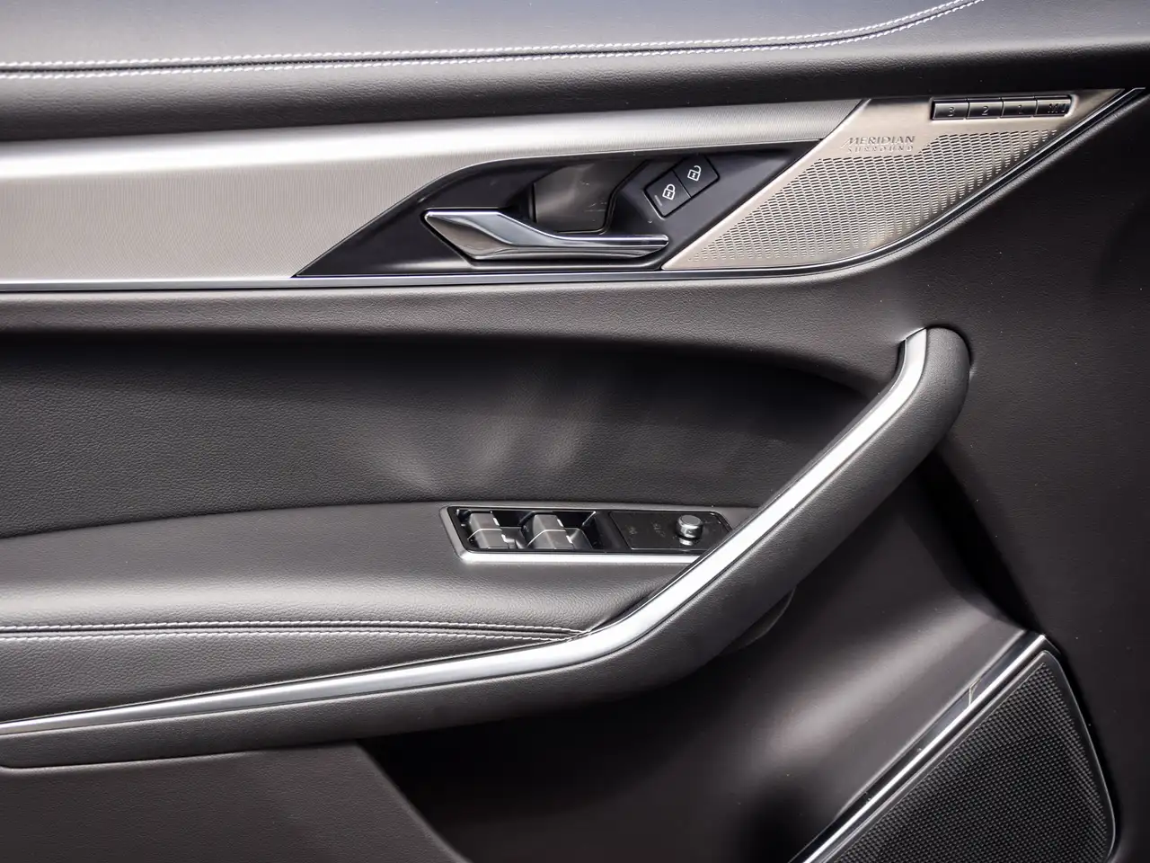 Jaguar F-Pace снимка Jaguar F-Pace