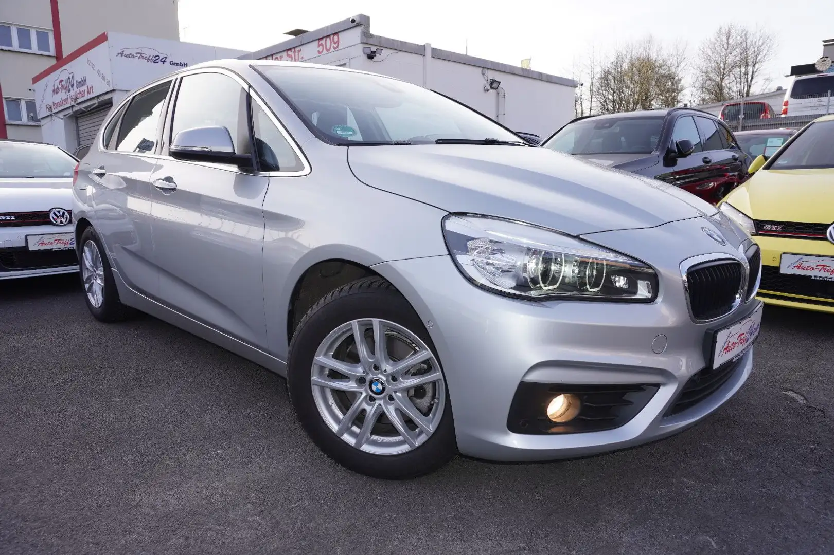 BMW 218 Active Tourer Advantage*Autom.*9.900KM*TOP!! Silber - 1