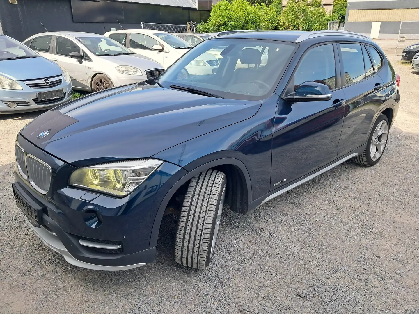 BMW X1 sDrive18d Blau - 1