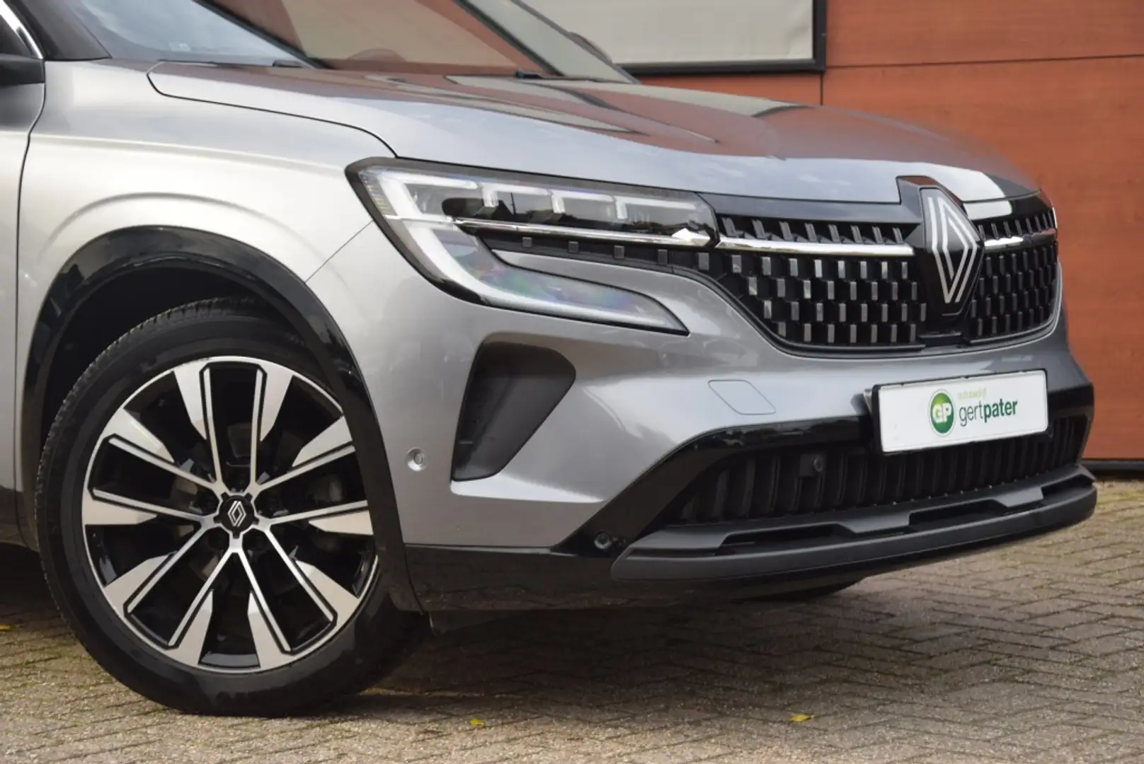 Renault Austral 1.2 160 Mild Hybrid Techno Stoelverwarming/LED/Cam Grijs - 2