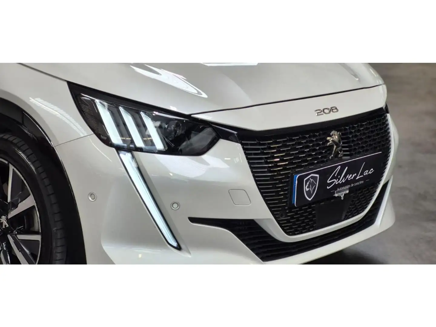 Peugeot 208 1.2i PureTech  - 100 -  EAT8  / GARANTIE 8 ANS / PNEUS AV NEUFS Weiß - 2