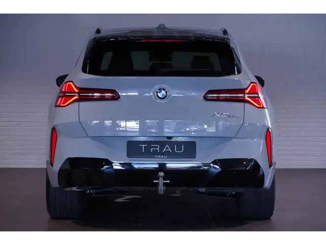 BMW X3 view 5