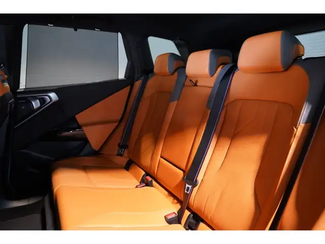 BMW X3 view 11
