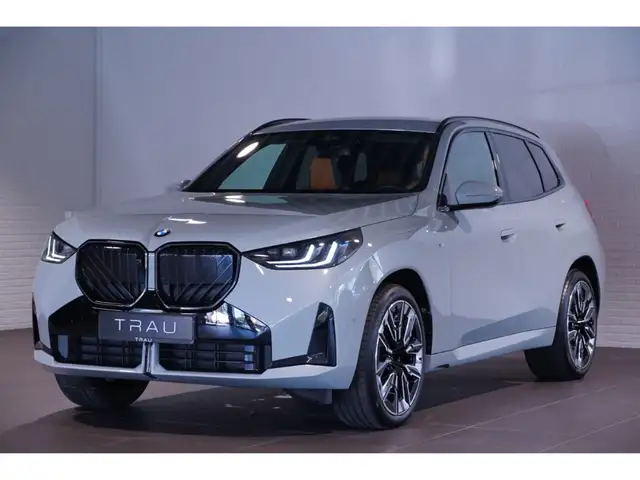 BMW X3 view 3