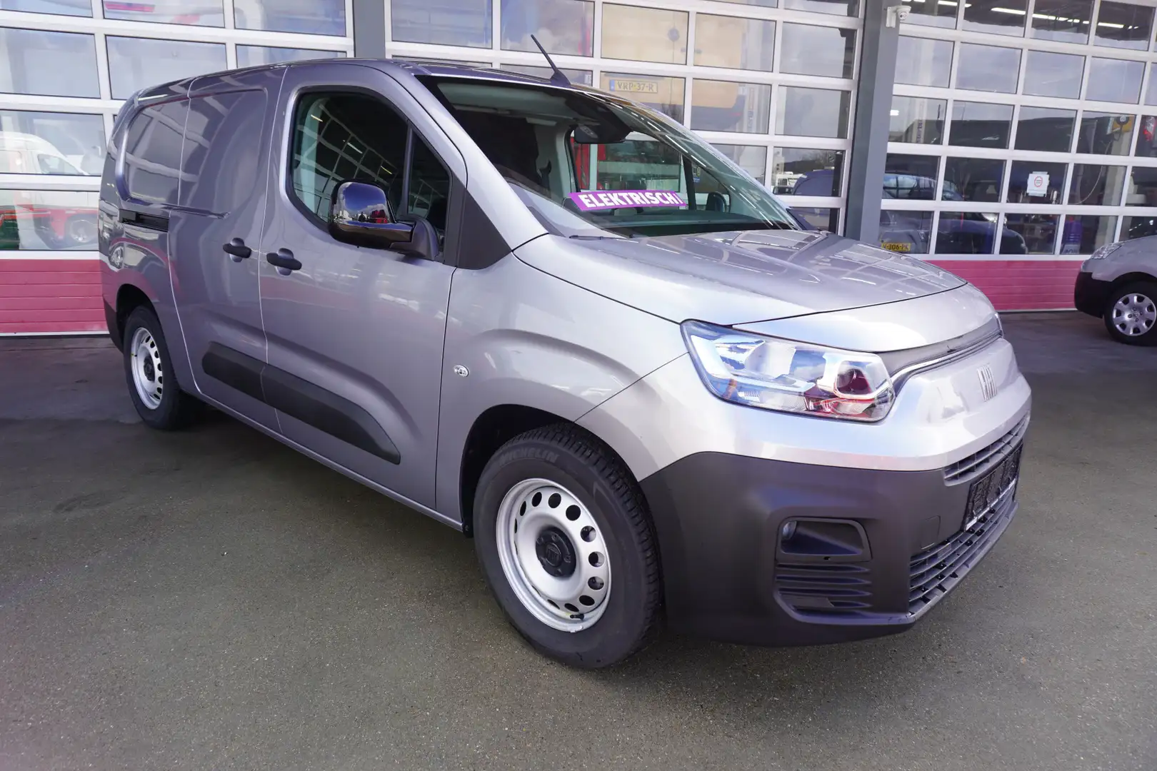 Fiat E-Doblo 136 L2 50 kWh BPM Vrij Climate | Navi | Camera | C Gris - 2