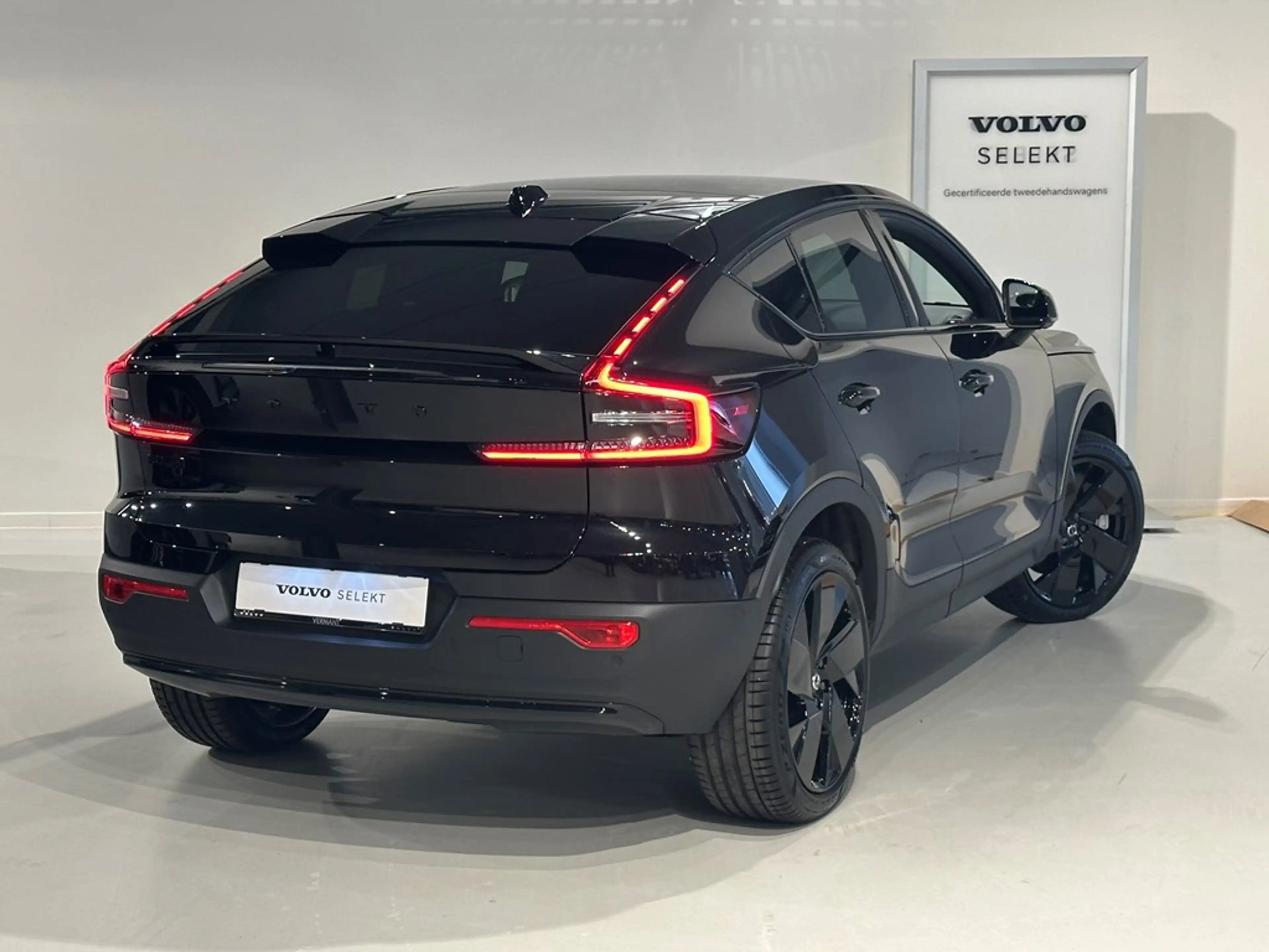 Volvo EC40 Recarge Black Edition Ultra Twin Motor Perf + elec — photo 2