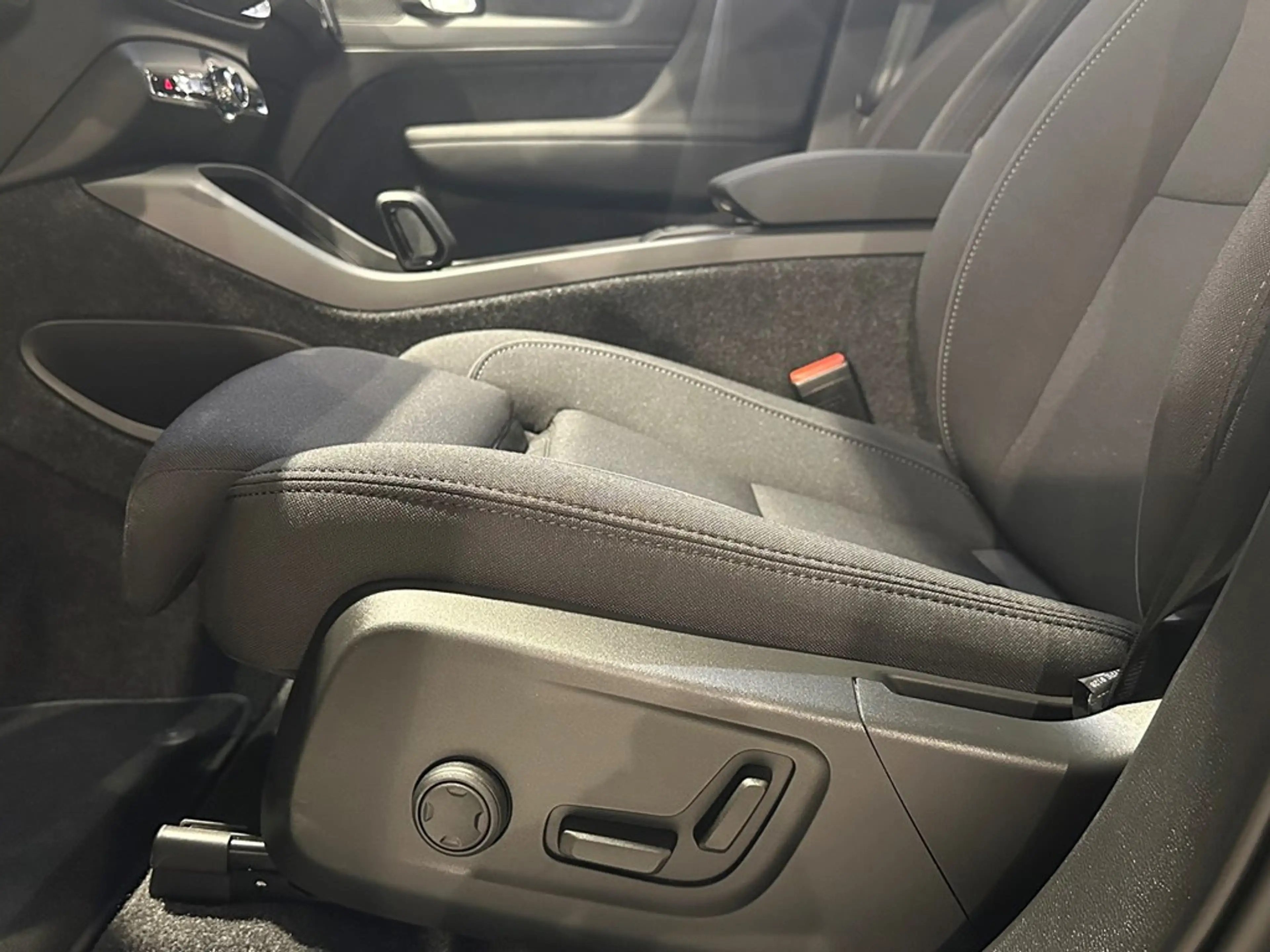 Volvo EC40 Recarge Black Edition Ultra Twin Motor Perf + elec — photo 5