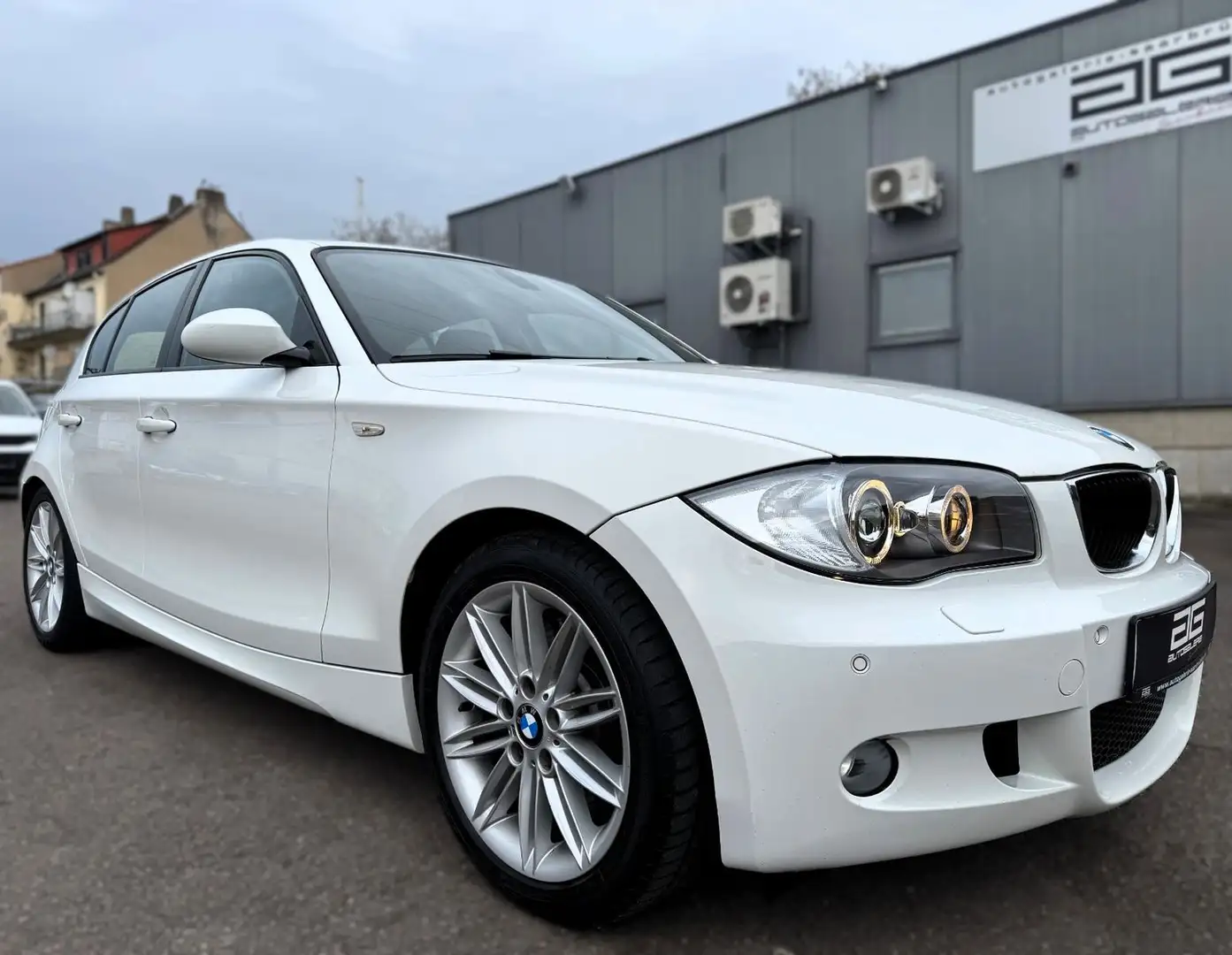 BMW 123 d M Paket *1.Hand/Bi-Xenon/Navi/Temp/5-Türig* Blanc - 1