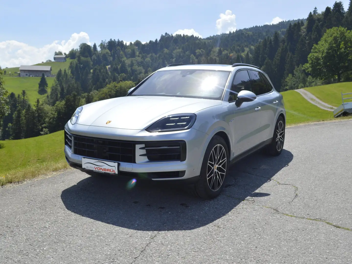Porsche Cayenne E-Hybrid, ACC, Allradlenkung, PDCC, Massage uvm Silber - 1