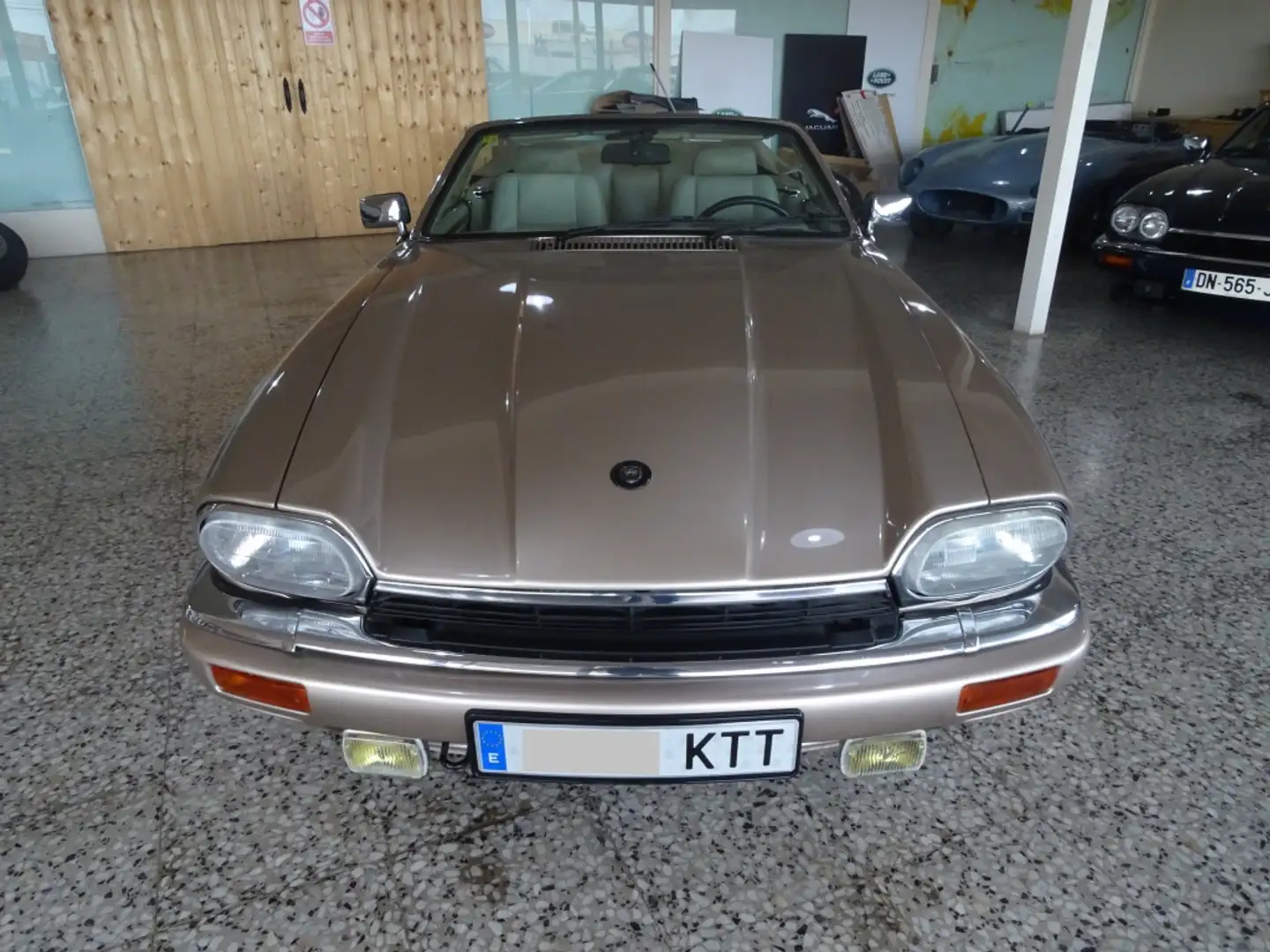 Jaguar XJS Convertible 4.0 Béžová - 2