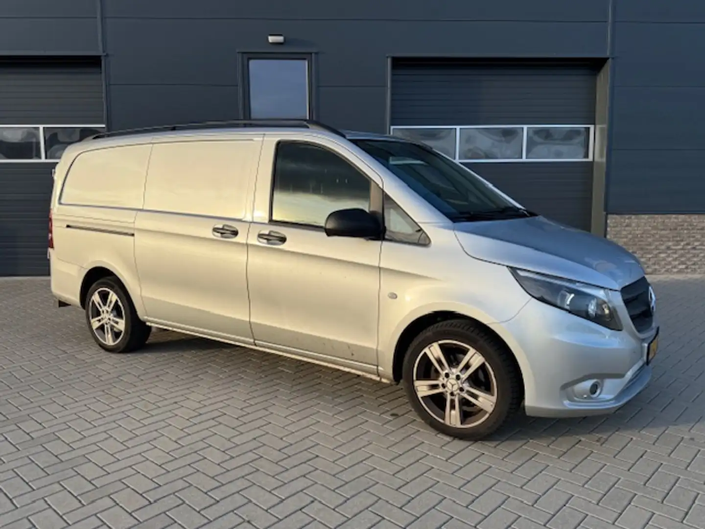 Mercedes-Benz Vito 116 CDI Lang Automaat /Euro 6 / Camera Gris - 1