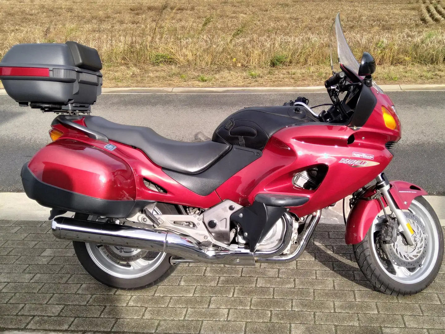 Honda Deauville NT650V Rood - 1