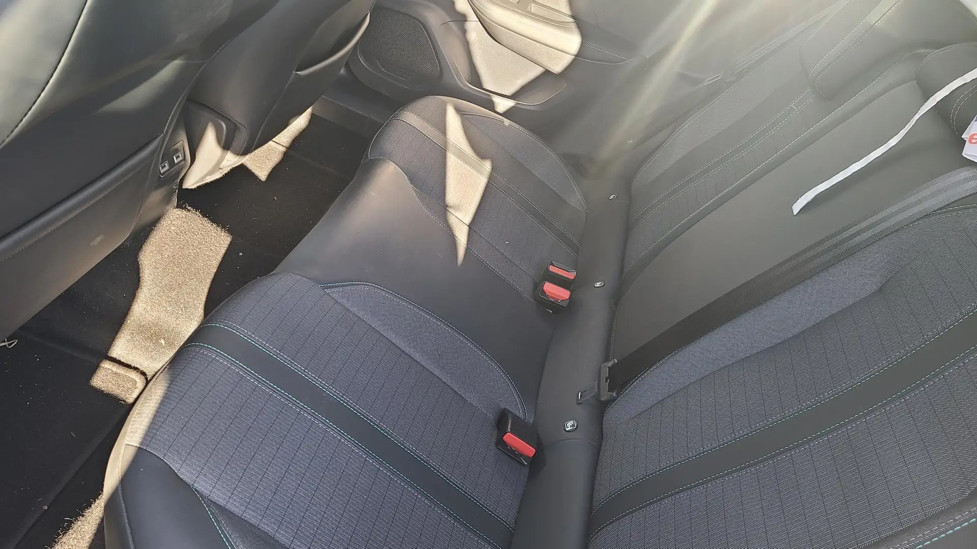 Peugeot 2008 2008 1.2 PureTech Allure S Grijs - 2