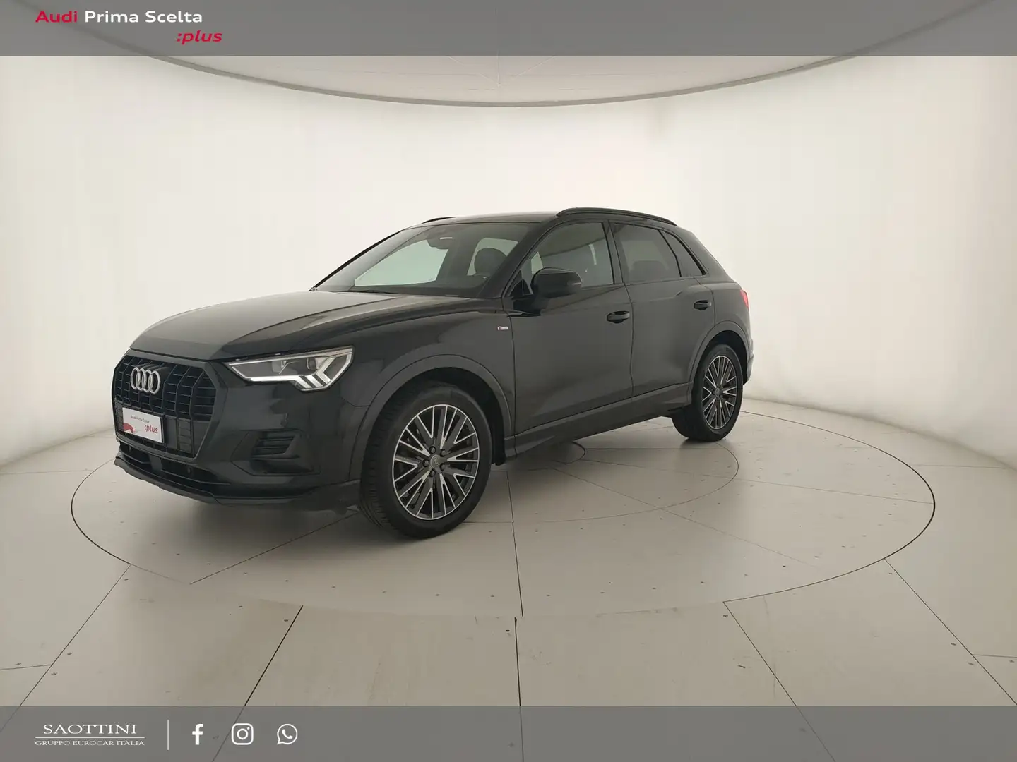 Audi Q3 35 2.0 TDI Business Advanced S tronic Zwart - 1