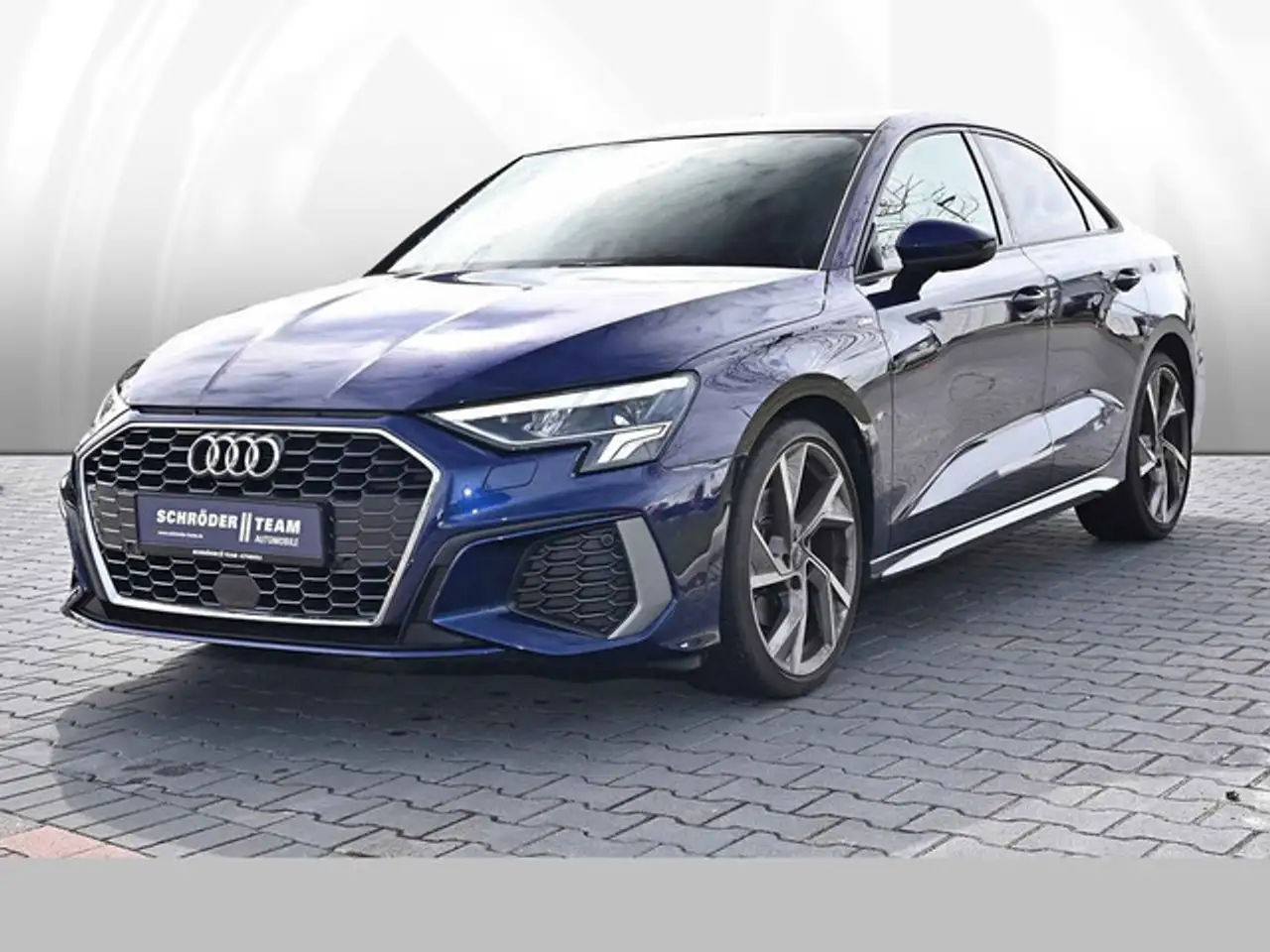 Audi A3 Limousine 35 TFSI S line Pano Navi LED Keyless — миниатюра 1