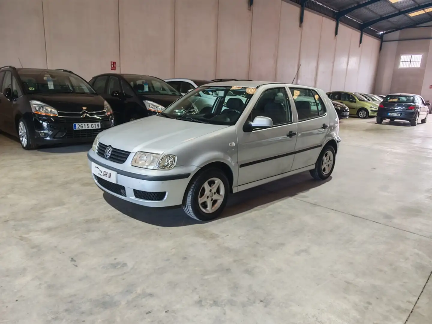 Volkswagen Polo 1.0 Conceptline Gris - 2