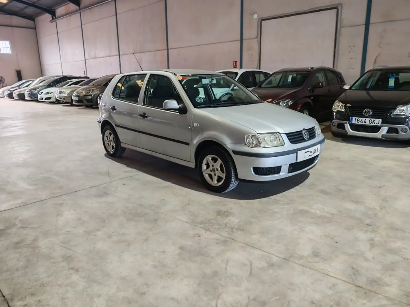 Volkswagen Polo 1.0 Conceptline Gris - 1