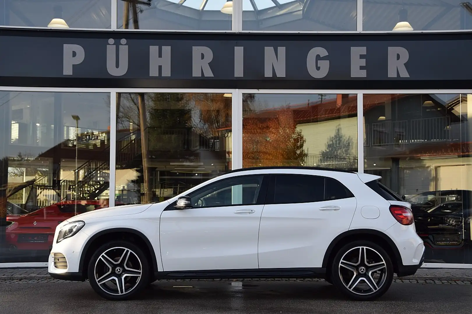 Mercedes-Benz GLA 200 d 4MATIC Aut. *AMG-Line* Wit - 1