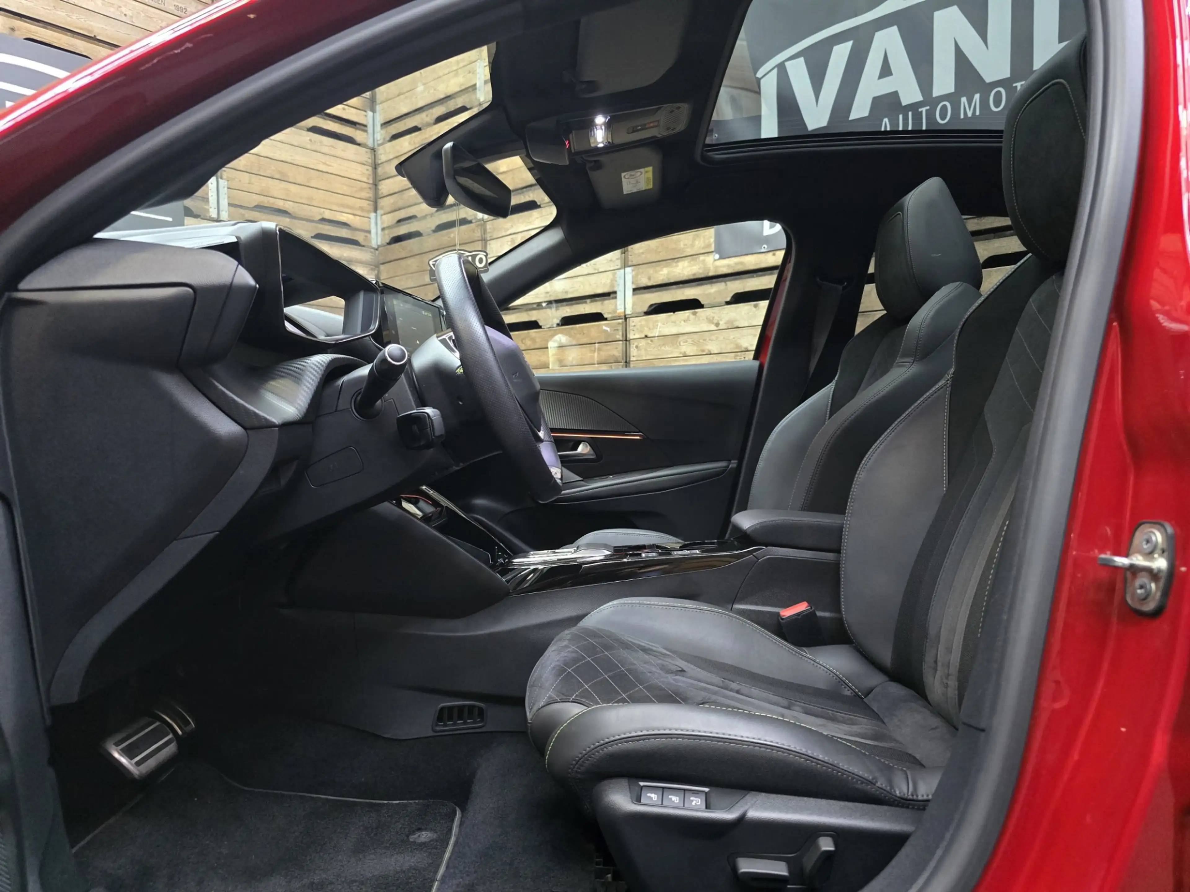 Peugeot e-208 EV Allure 50 kWh GT Pano Memory Camera Clima Cruis — photo 5