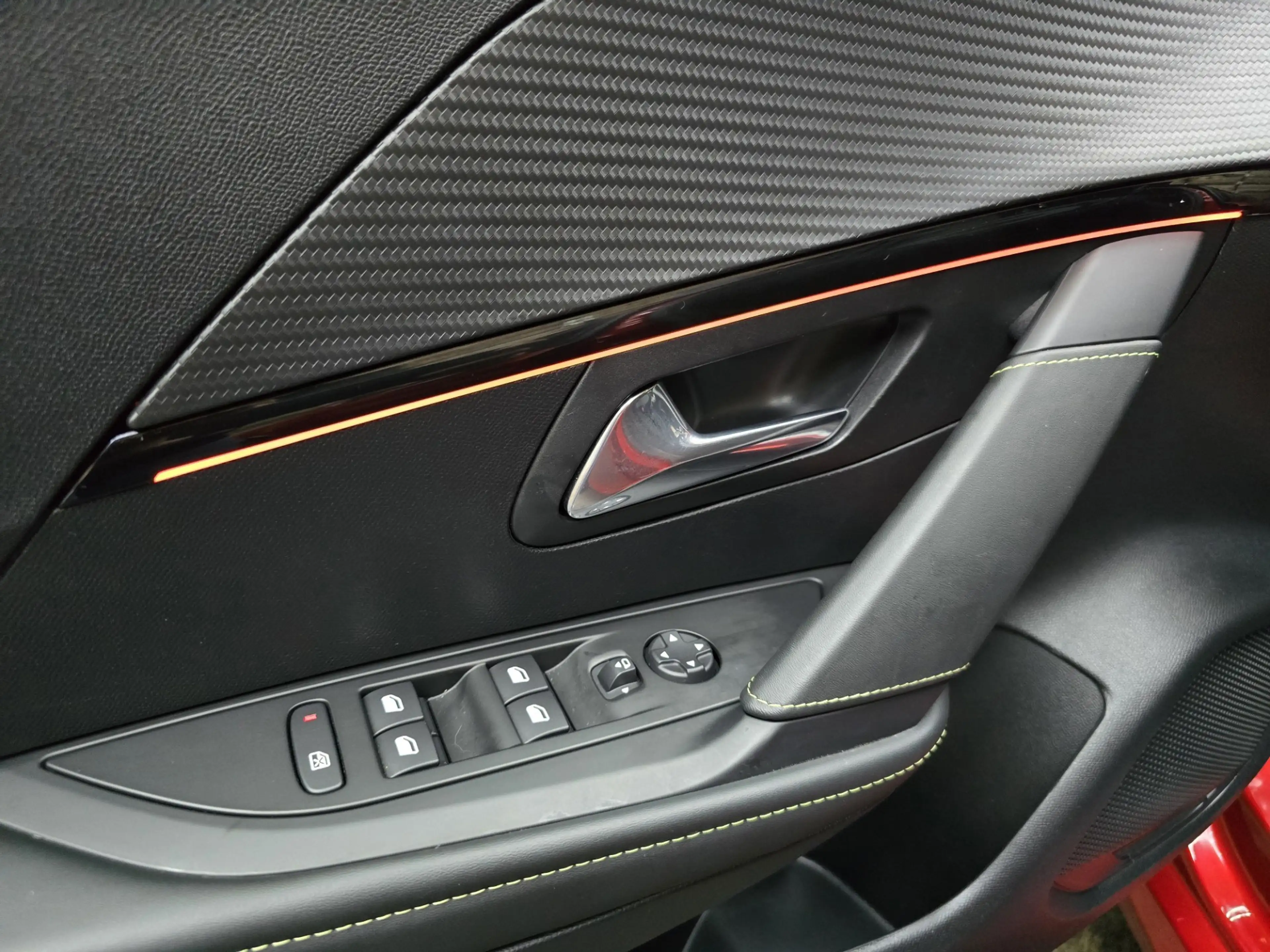 Peugeot e-208 EV Allure 50 kWh GT Pano Memory Camera Clima Cruis — photo 4