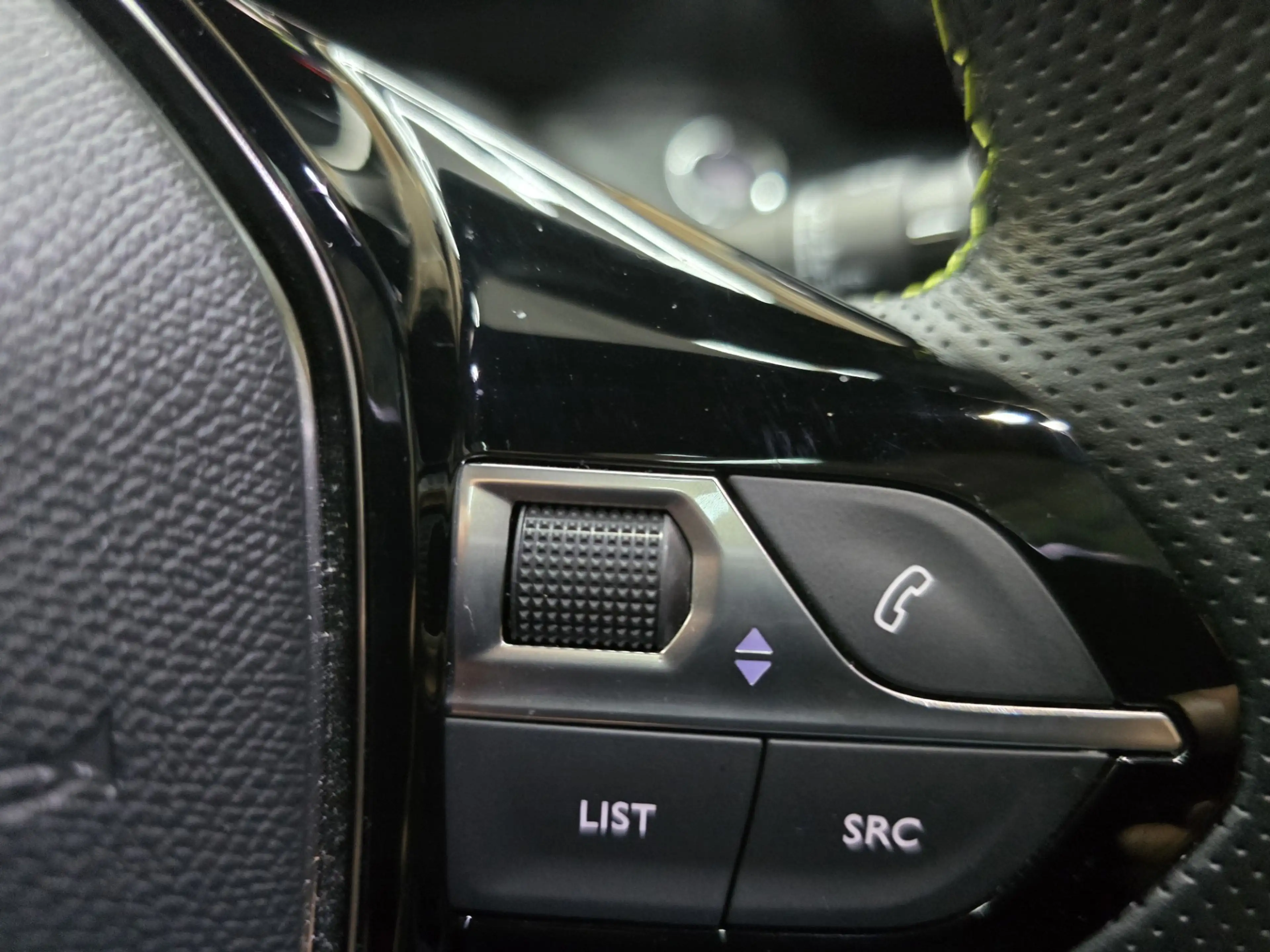 Peugeot e-208 EV Allure 50 kWh GT Pano Memory Camera Clima Cruis — photo 10