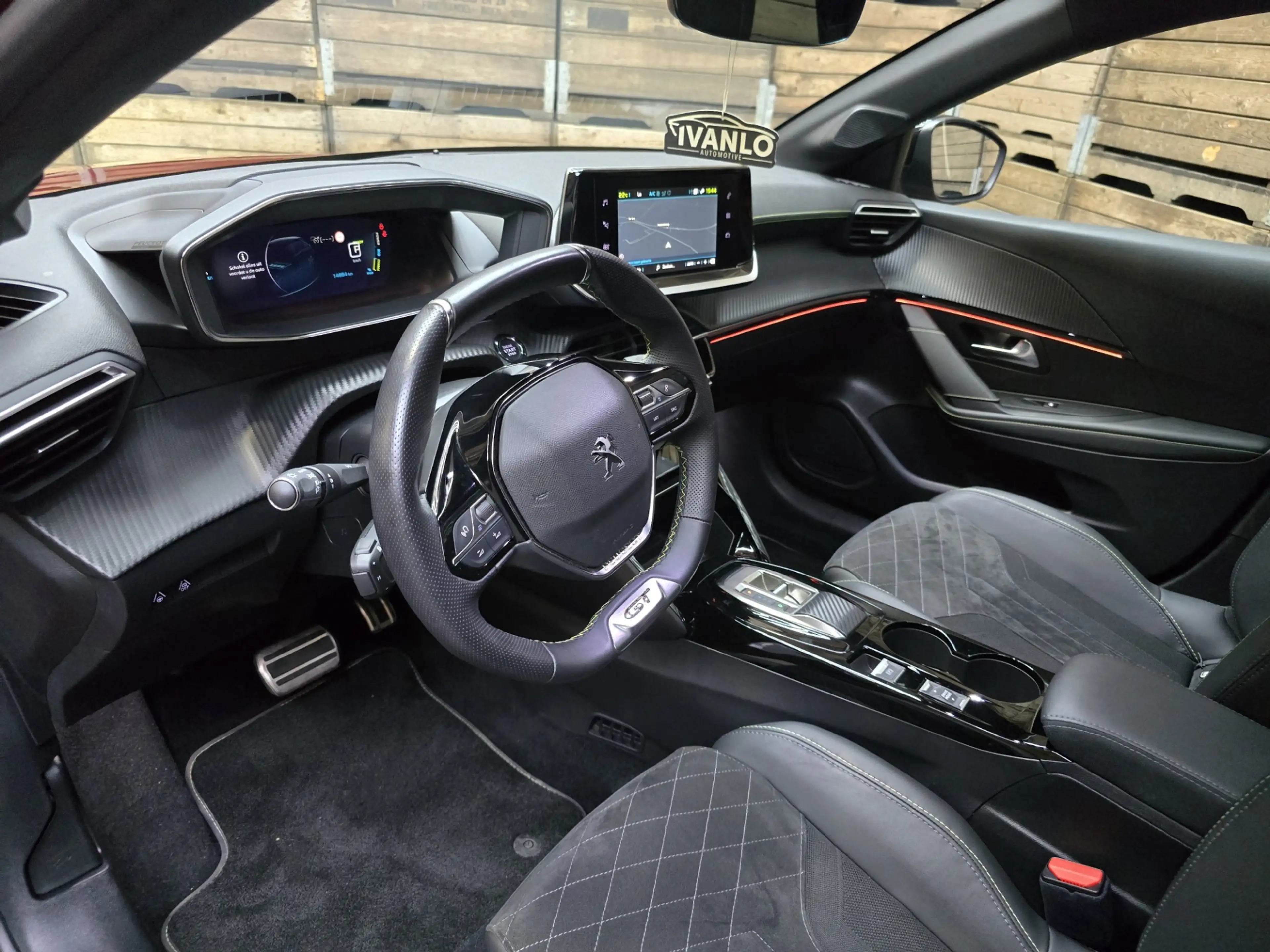 Peugeot e-208 EV Allure 50 kWh GT Pano Memory Camera Clima Cruis — photo 3