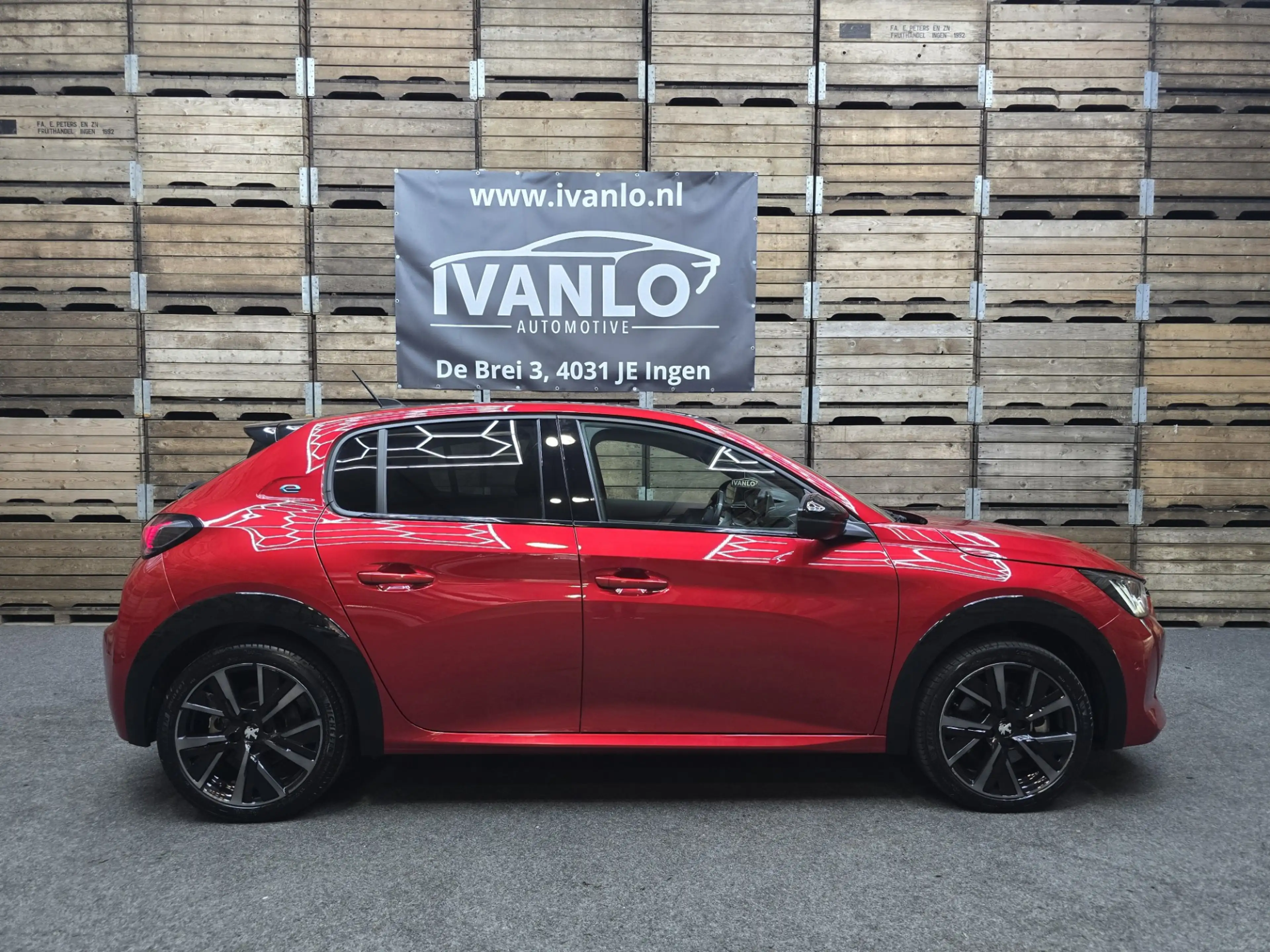 Peugeot e-208 EV Allure 50 kWh GT Pano Memory Camera Clima Cruis — photo 18