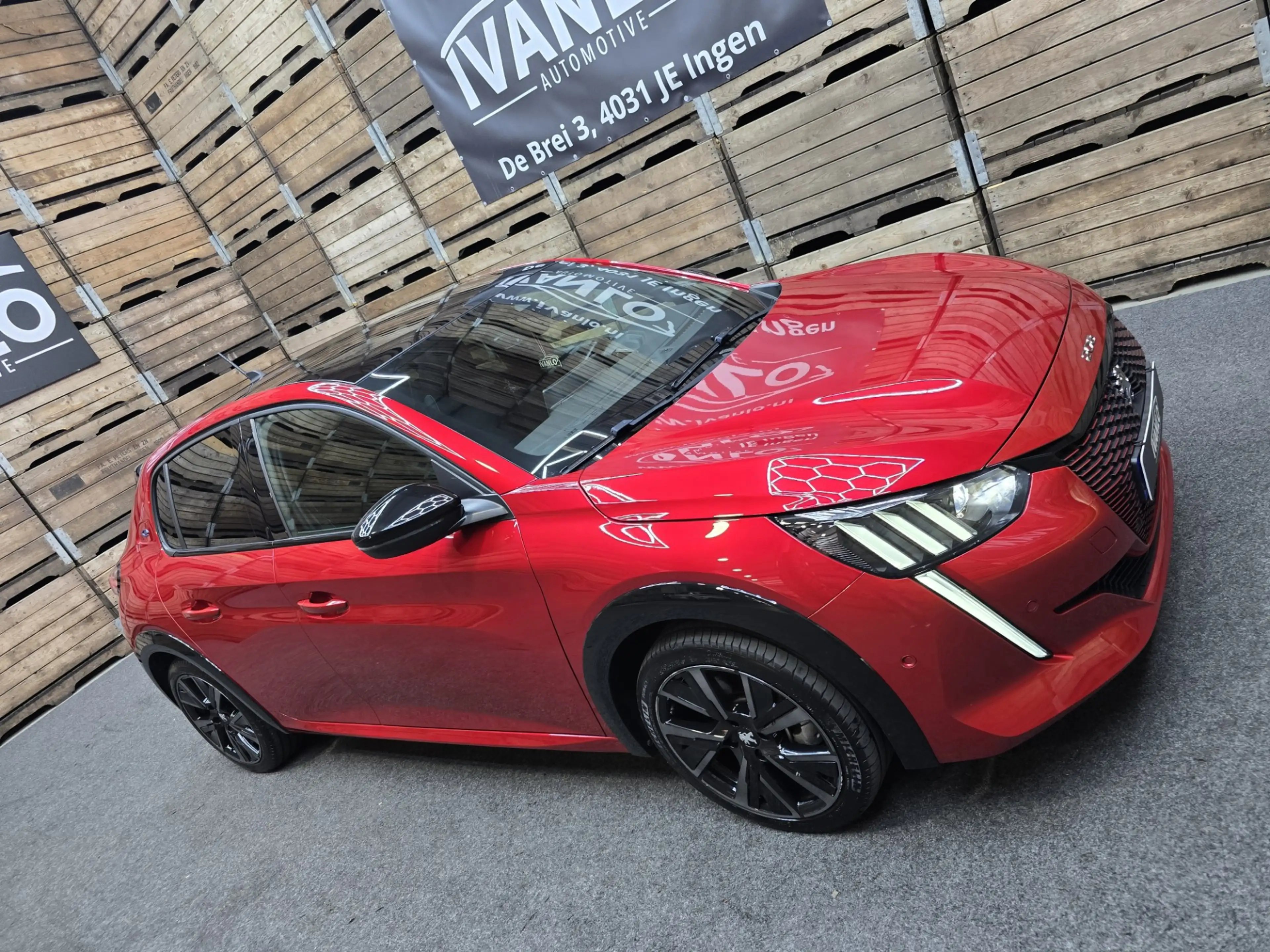 Peugeot e-208 EV Allure 50 kWh GT Pano Memory Camera Clima Cruis — photo 19