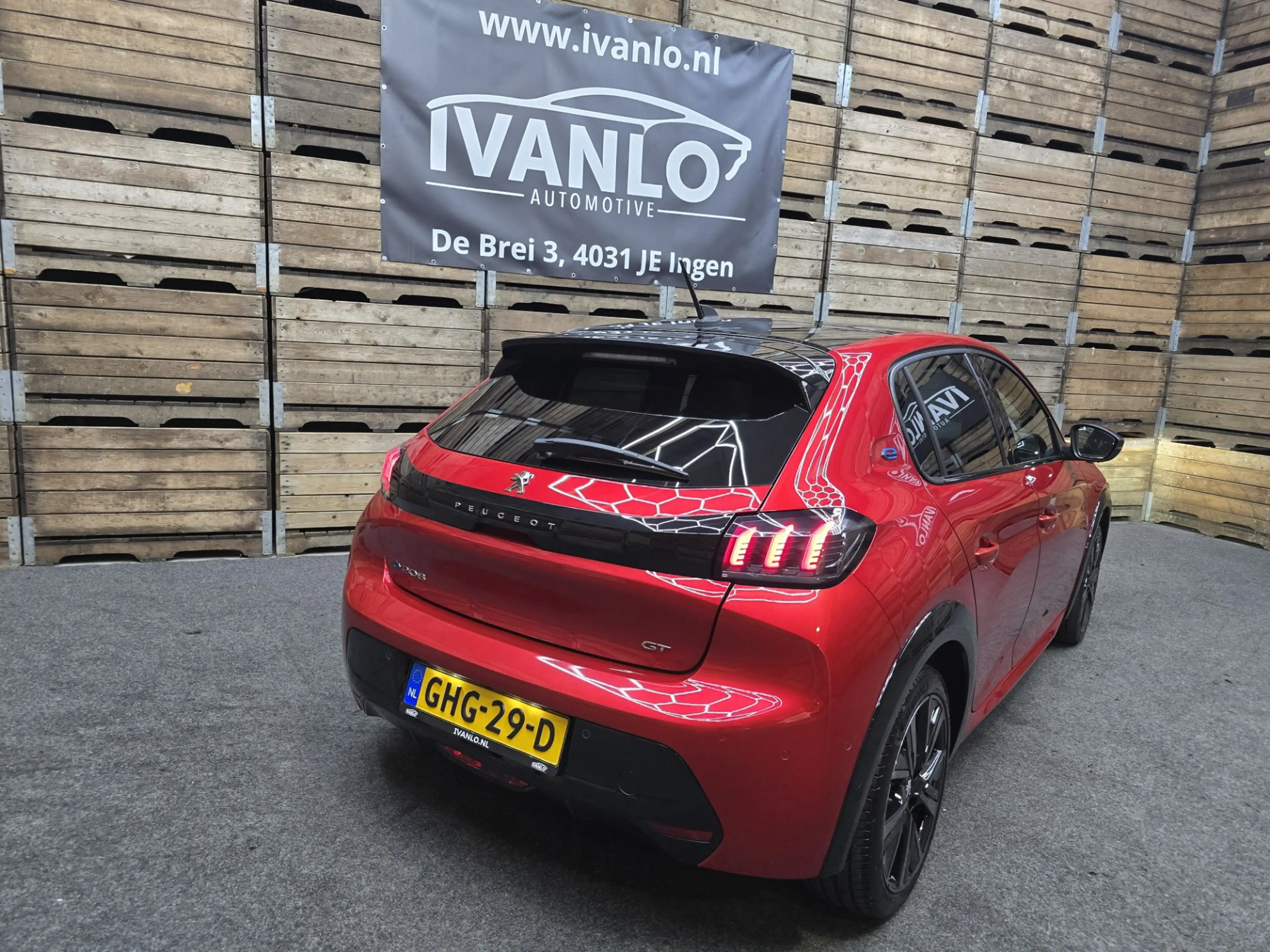 Peugeot e-208 EV Allure 50 kWh GT Pano Memory Camera Clima Cruis — photo 17