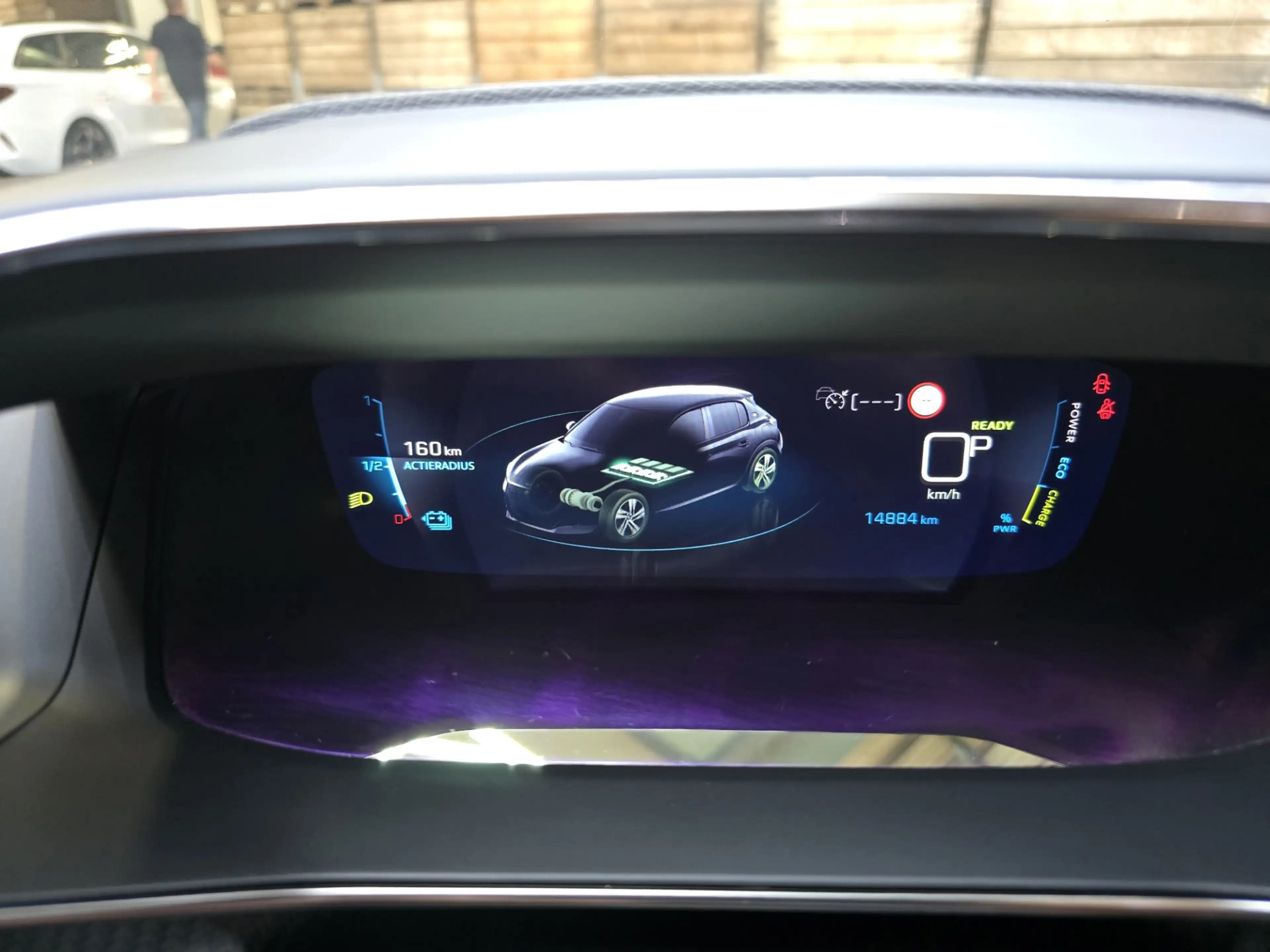 Peugeot e-208 EV Allure 50 kWh GT Pano Memory Camera Clima Cruis — photo 11