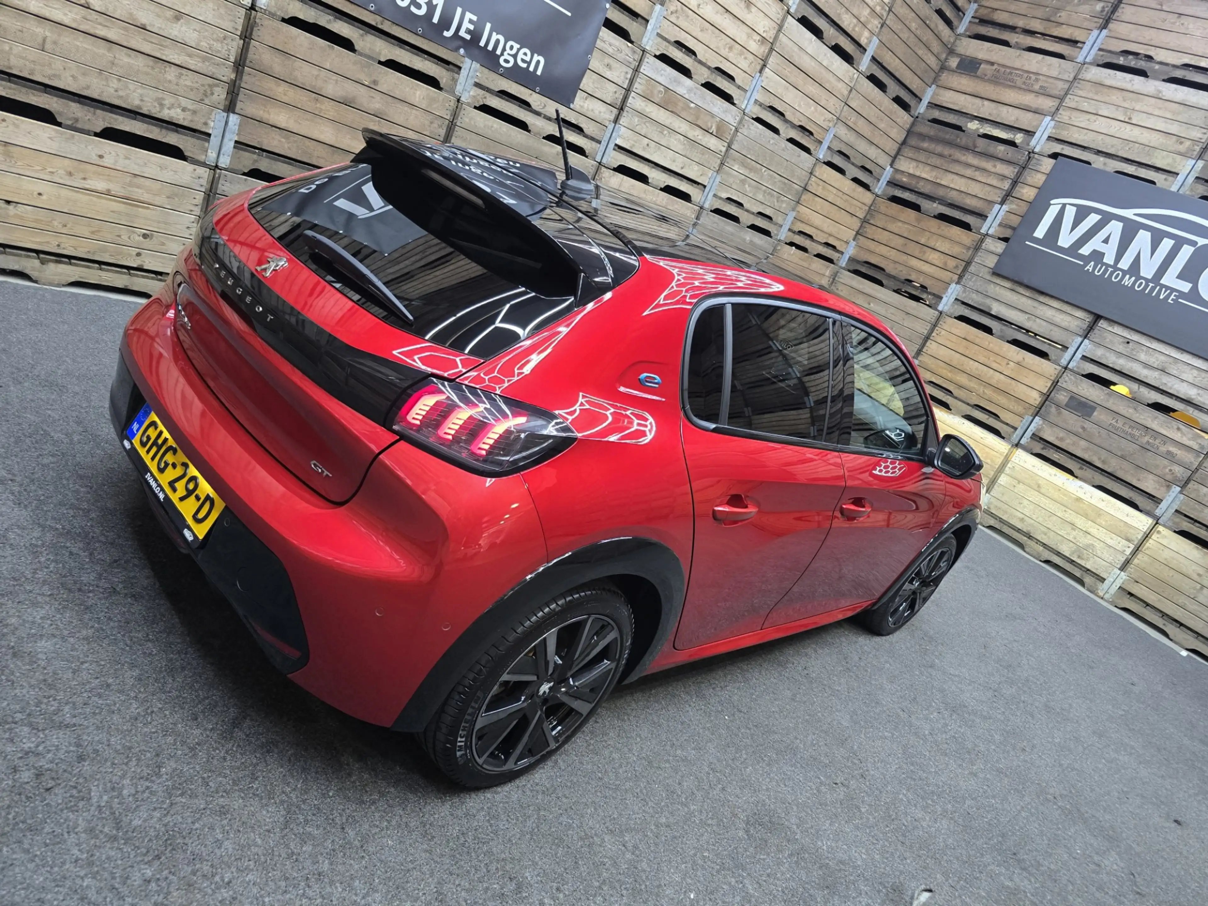 Peugeot e-208 EV Allure 50 kWh GT Pano Memory Camera Clima Cruis — photo 20