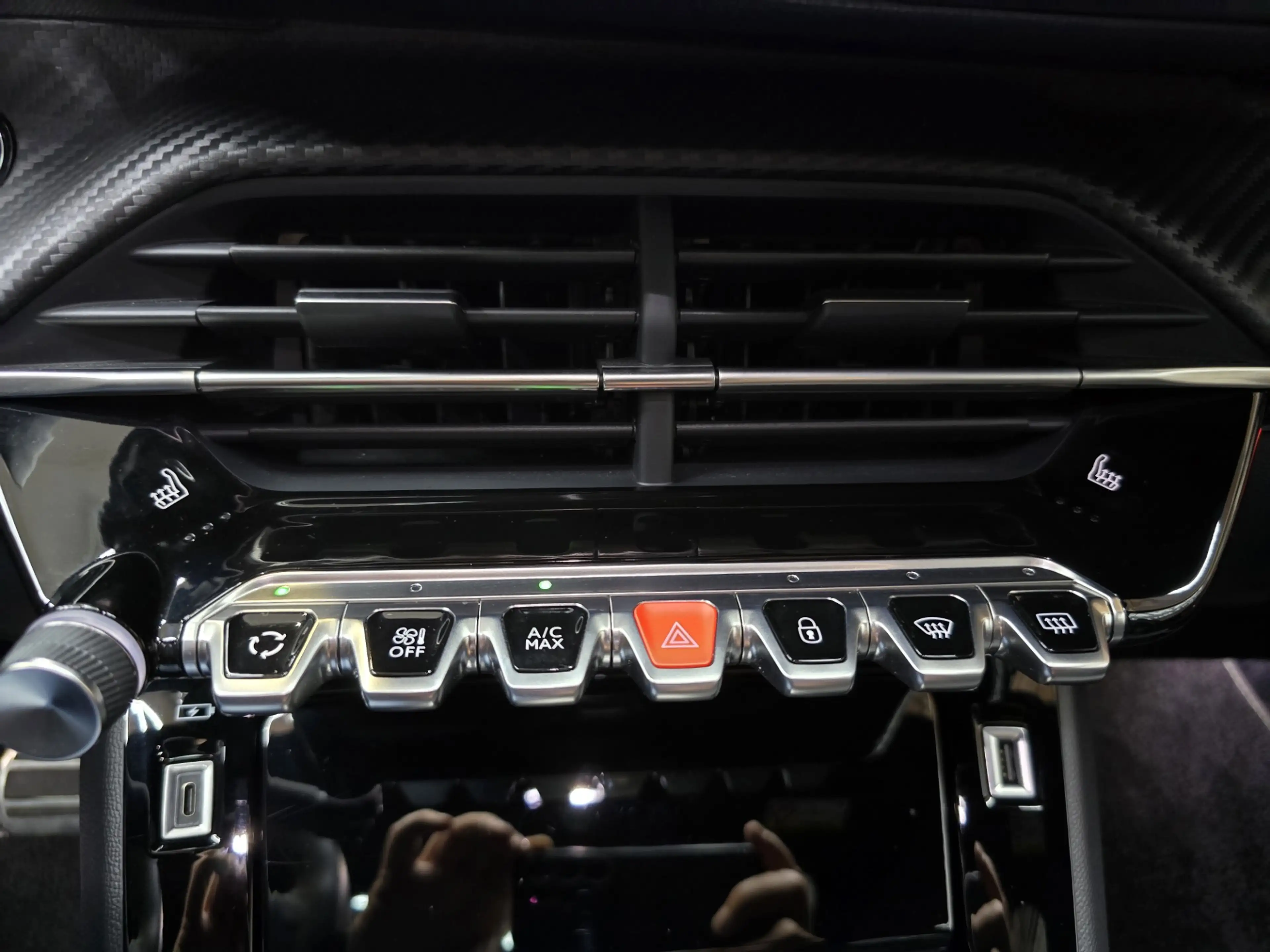 Peugeot e-208 EV Allure 50 kWh GT Pano Memory Camera Clima Cruis — photo 13