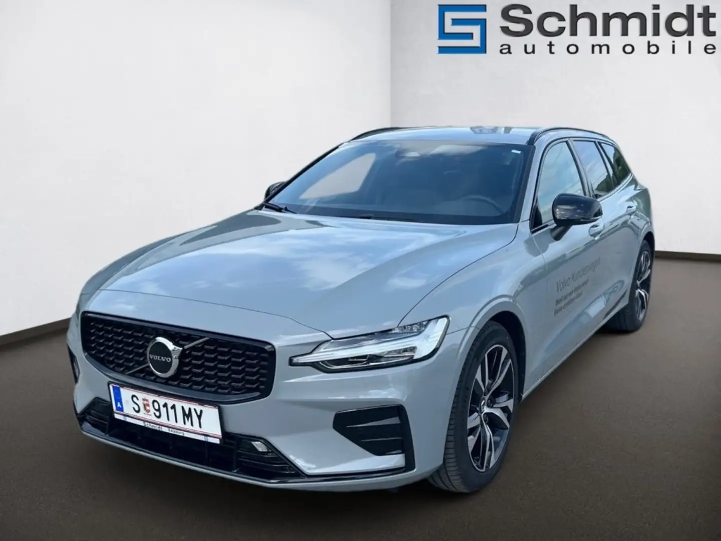 Volvo V60 Plus, B4 Mild Hybrid, Benzin, Dark Grau - 1