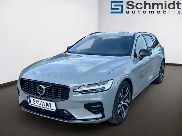 Volvo V60 Plus, B4 Mild Hybrid, Benzin, Dark