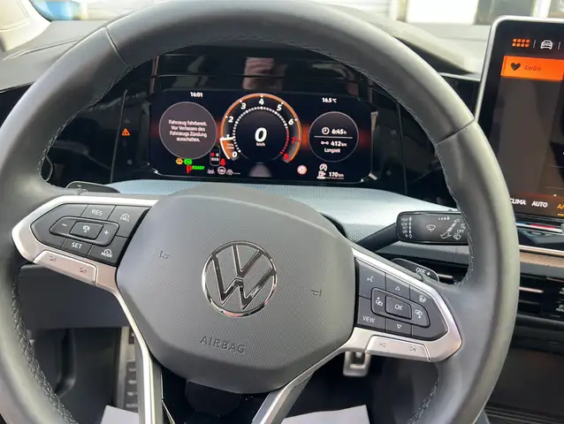 Volkswagen Golf view 21