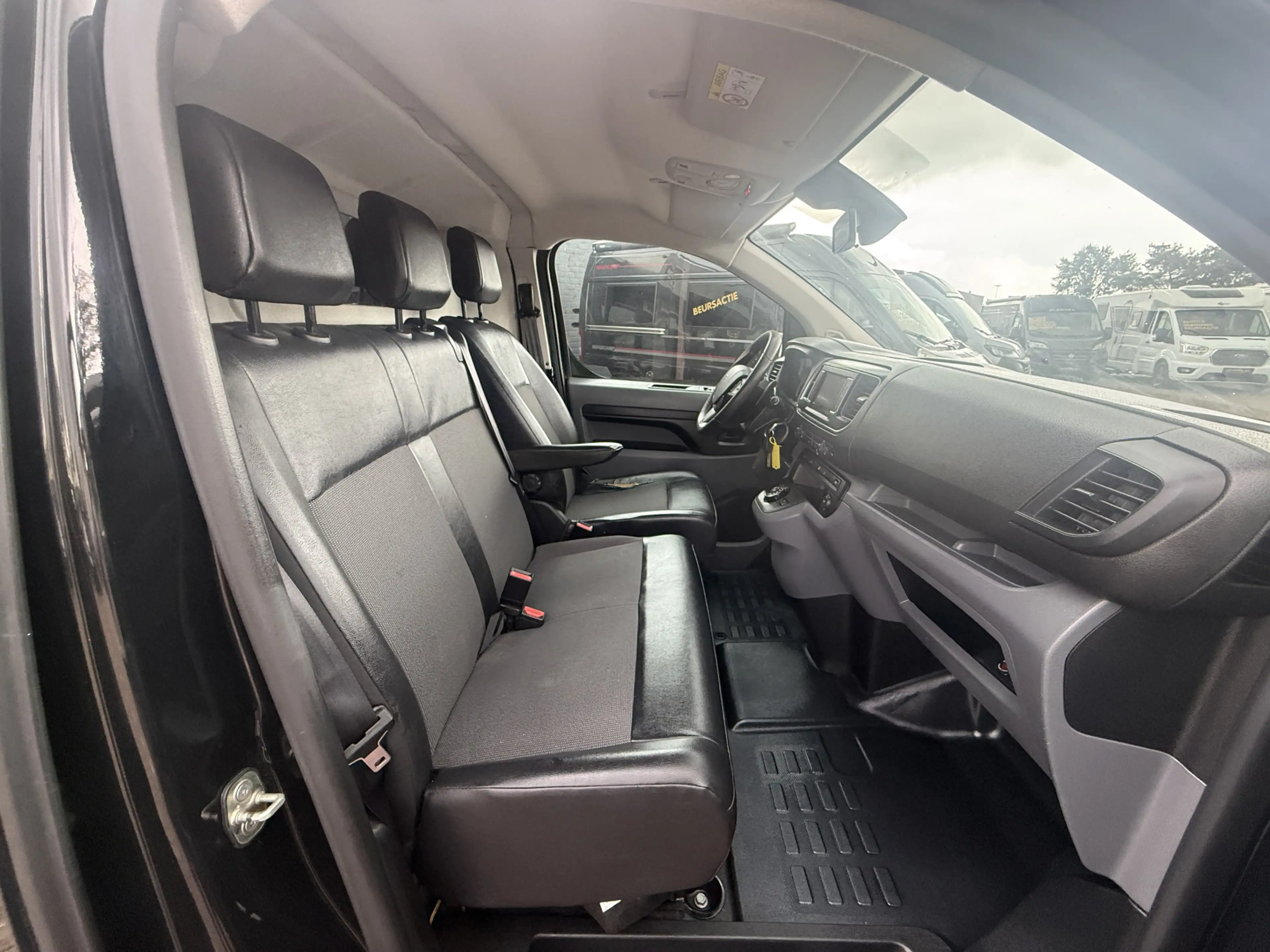 Peugeot Expert 2.0 BlueHDI 180 Premium automaat 177 pk org nl aut — photo 13