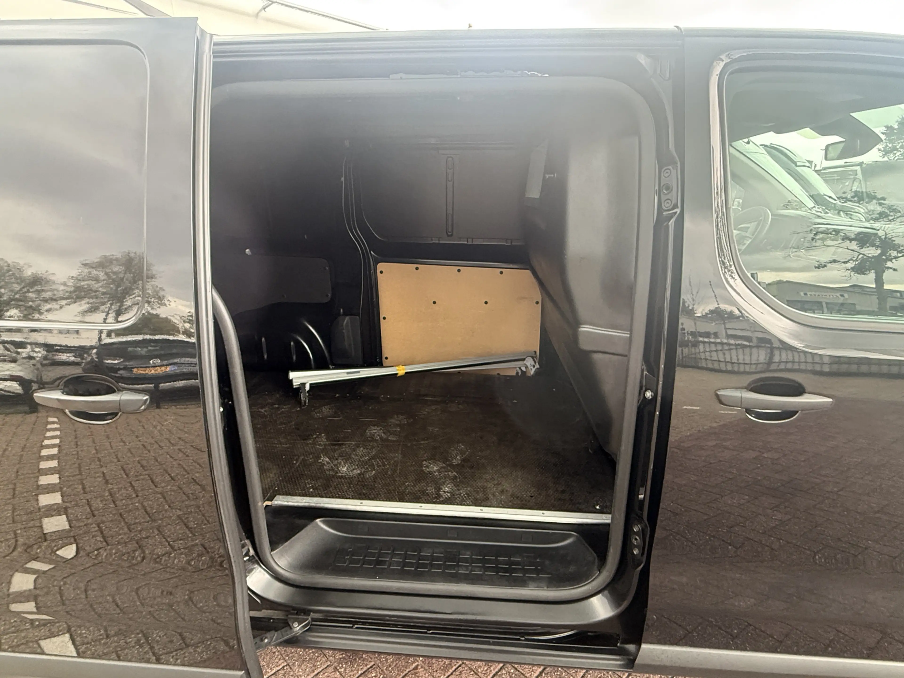 Peugeot Expert 2.0 BlueHDI 180 Premium automaat 177 pk org nl aut — photo 4